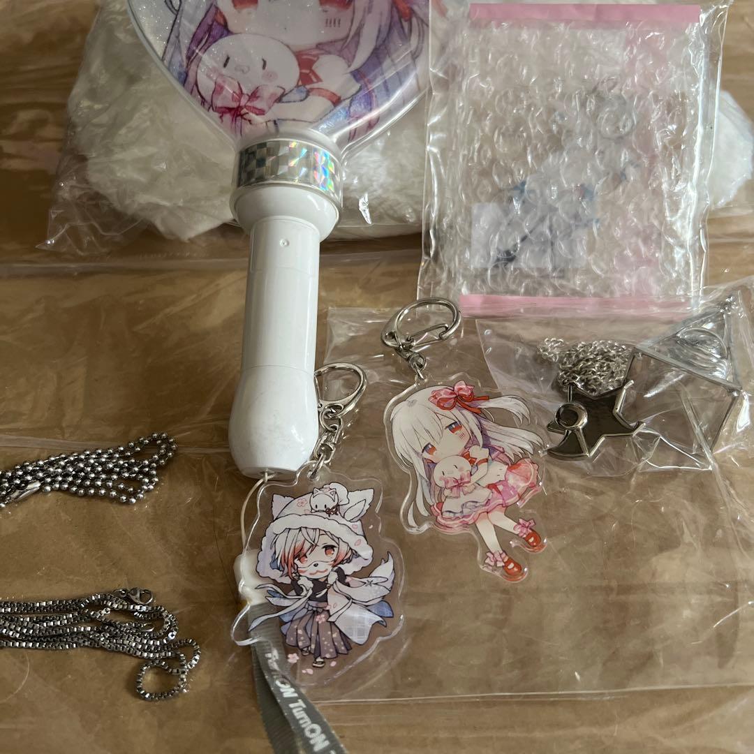 まふまふ ピラミッドネックレス、アクキー、帽子、ペンライト グッズ