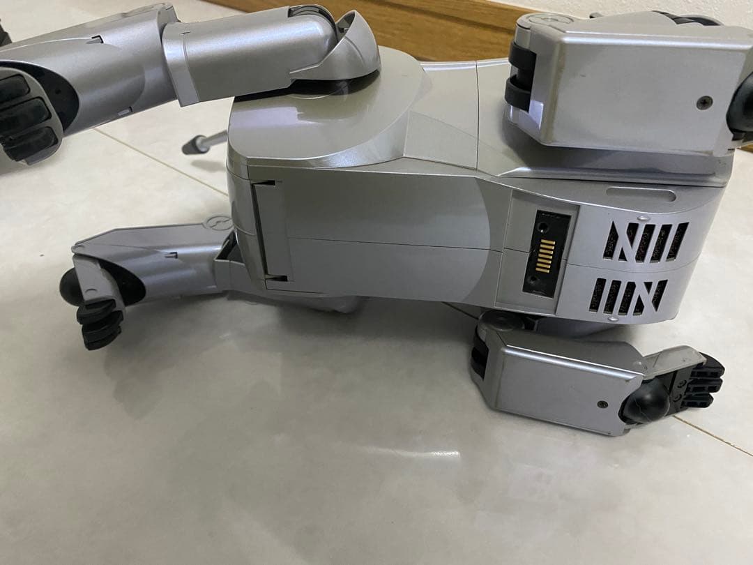 初代　AIBO アイボ　ERS-111 SONYソニー シルバー　付属品付き