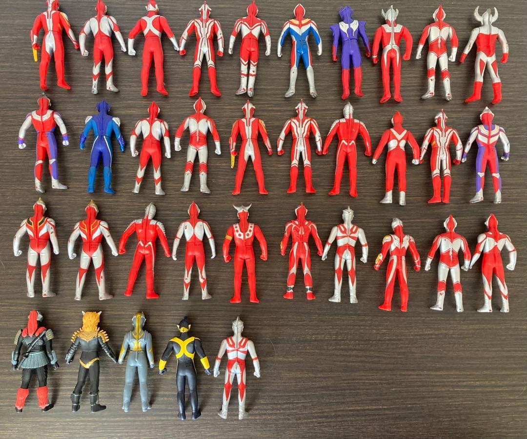 ウルトラマンなどフィギュア 円谷プロ 日本製有2000〜08年製77体まとめ売り