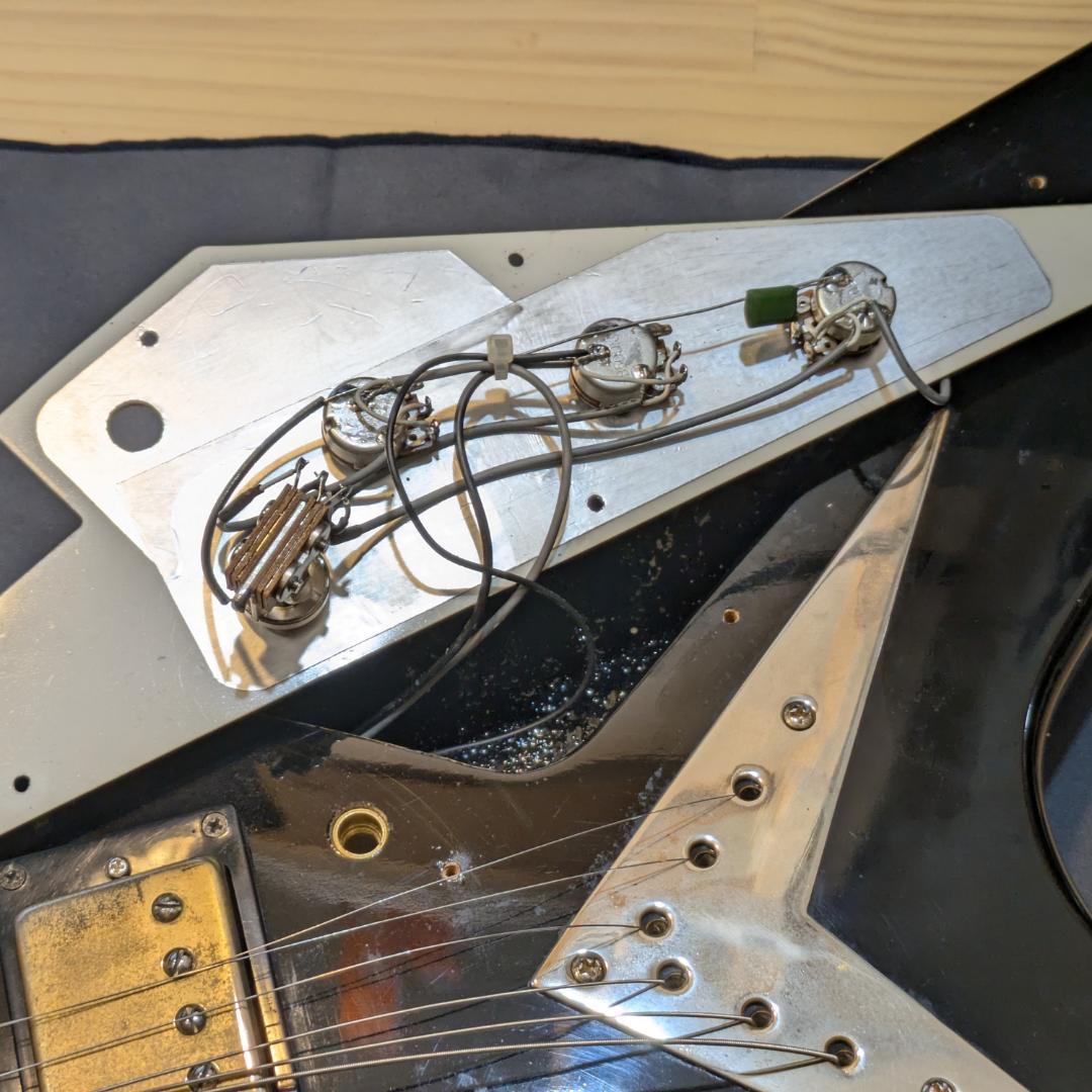 バークレー　フライングVタイプ　ギター