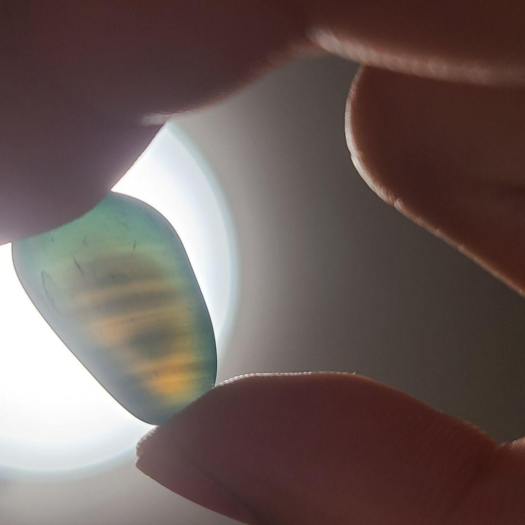 金持ちが買う石