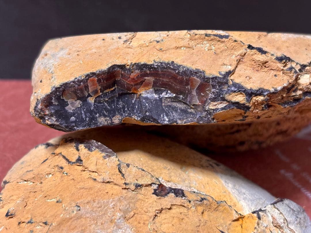 【超希少】天然ブラックオニキスのトレジャーメノウ 龍穴 ジオード アゲート 風水