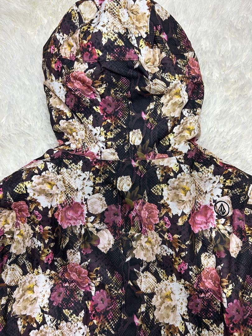 美品　VOLCOM　スノーボードウェア　ジャケット　花柄　M　レディース
