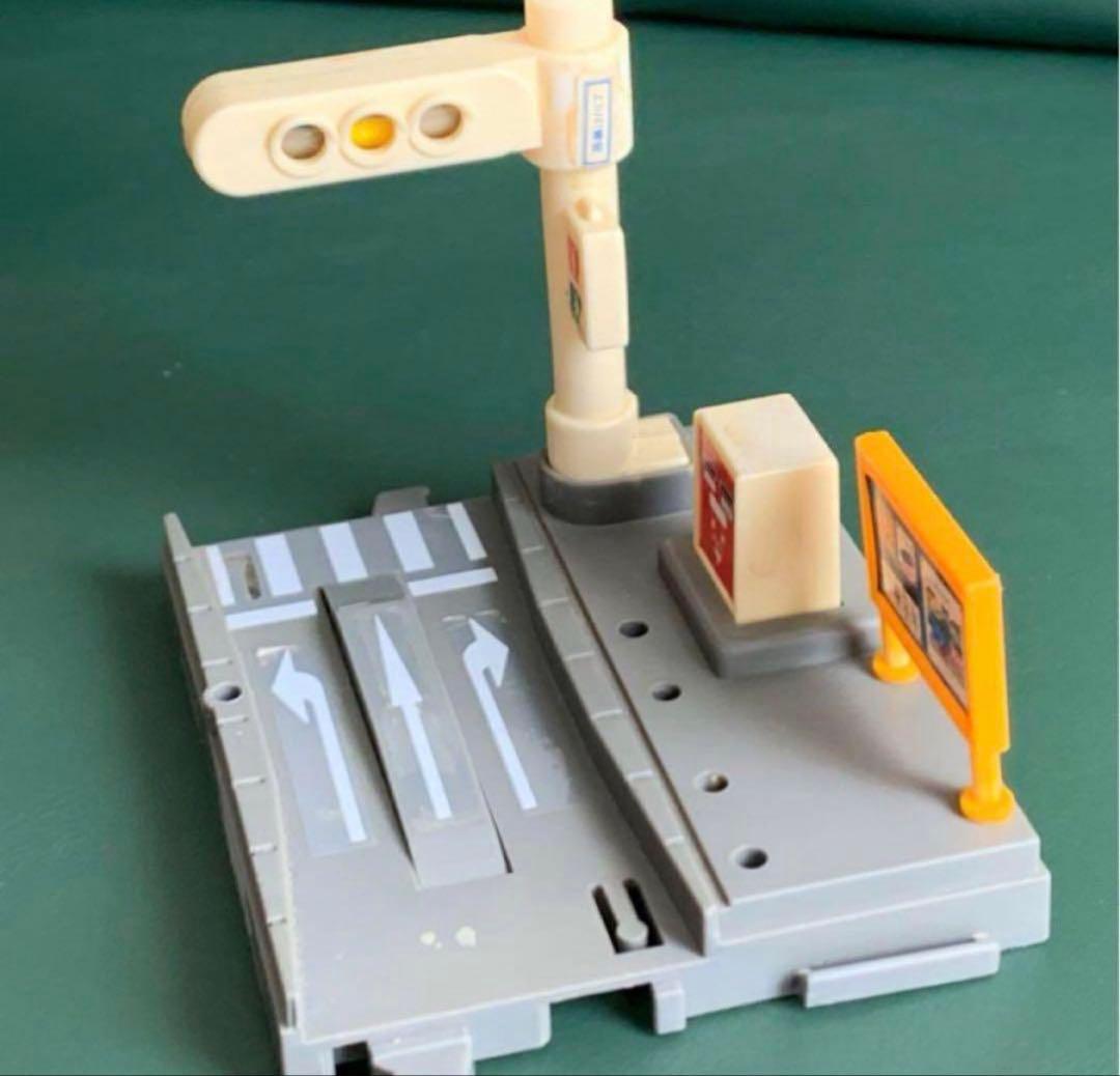 トミカタウン 信号機 ガソリンスタンド 踏切 など５点セット