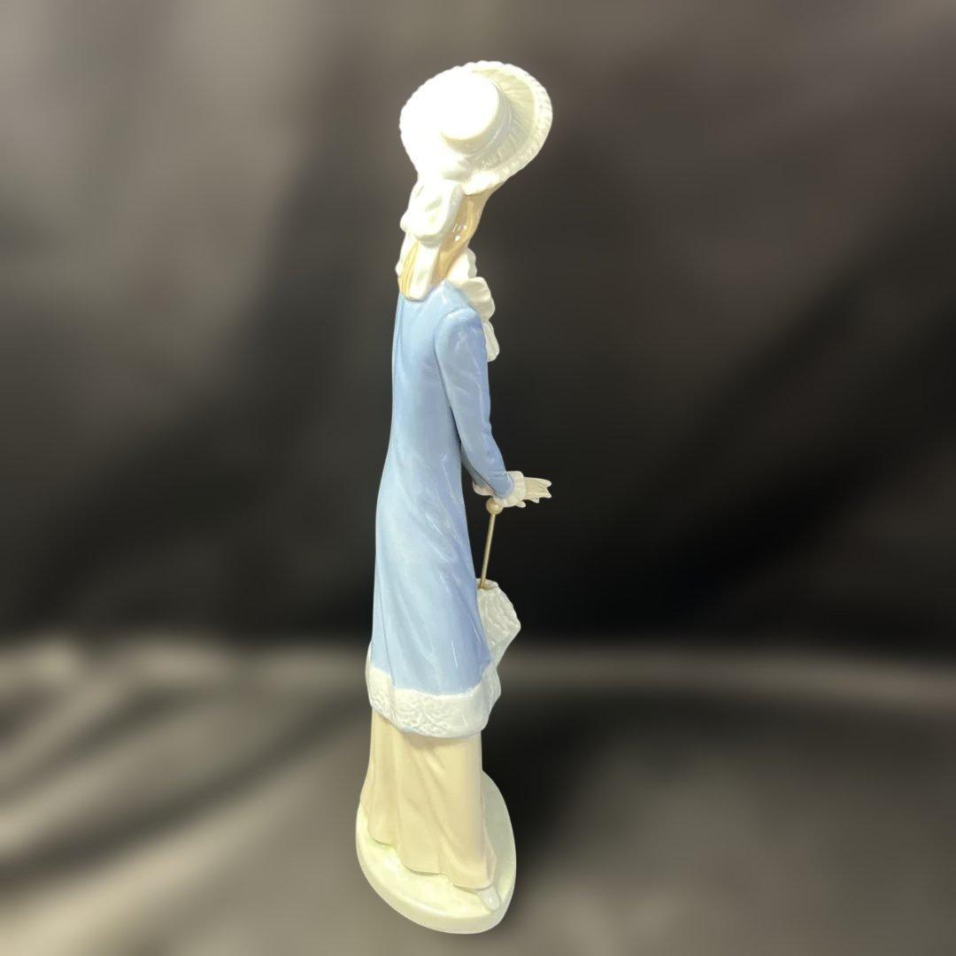 リヤドロ・NAO(ナオ) ポーセリン人形(磁器)美しい傘を持つ女性♡