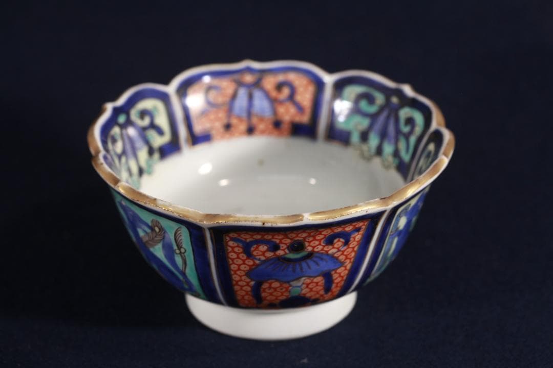 311　古伊万里色絵染付阿蘭陀文様洋犬図輪花型鉢　江戸中期　無疵美品