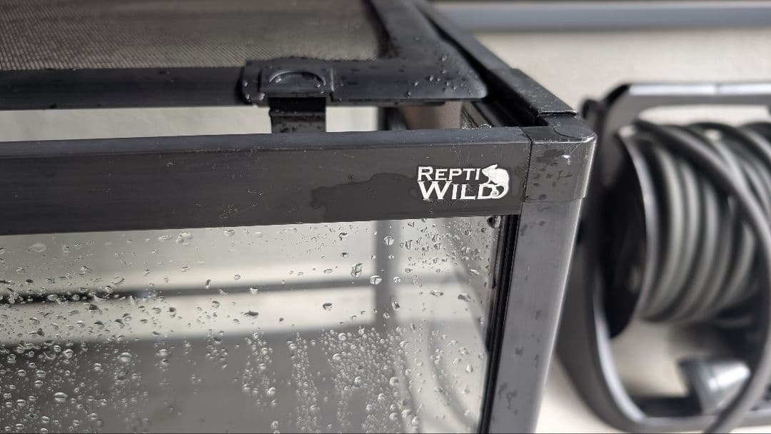 ガラス製スライド式ショーケース