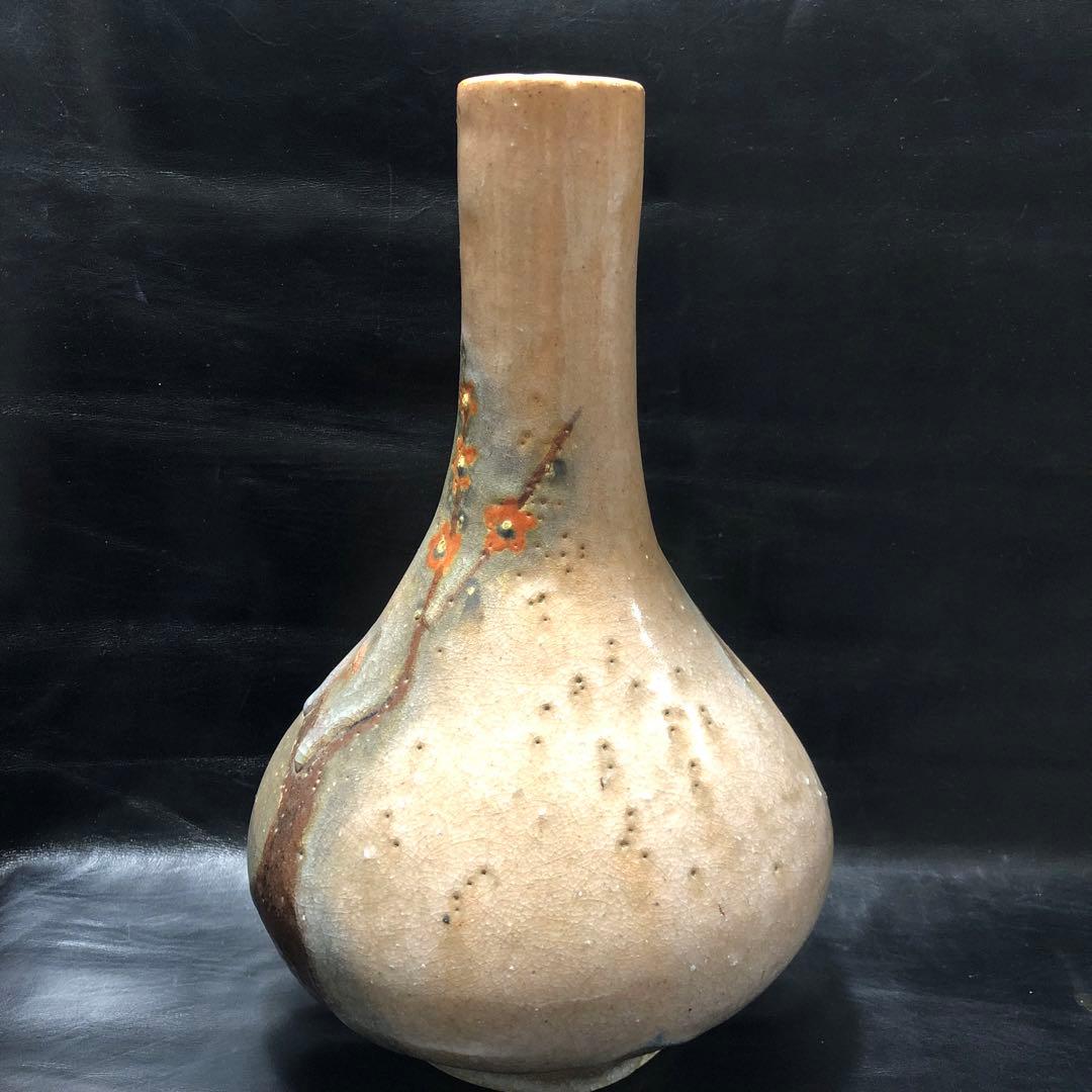 美しい古美術◾️蔵から見事な梅の木が描かれた釉薬どろどろね花瓶、壺、壷が出て来た。