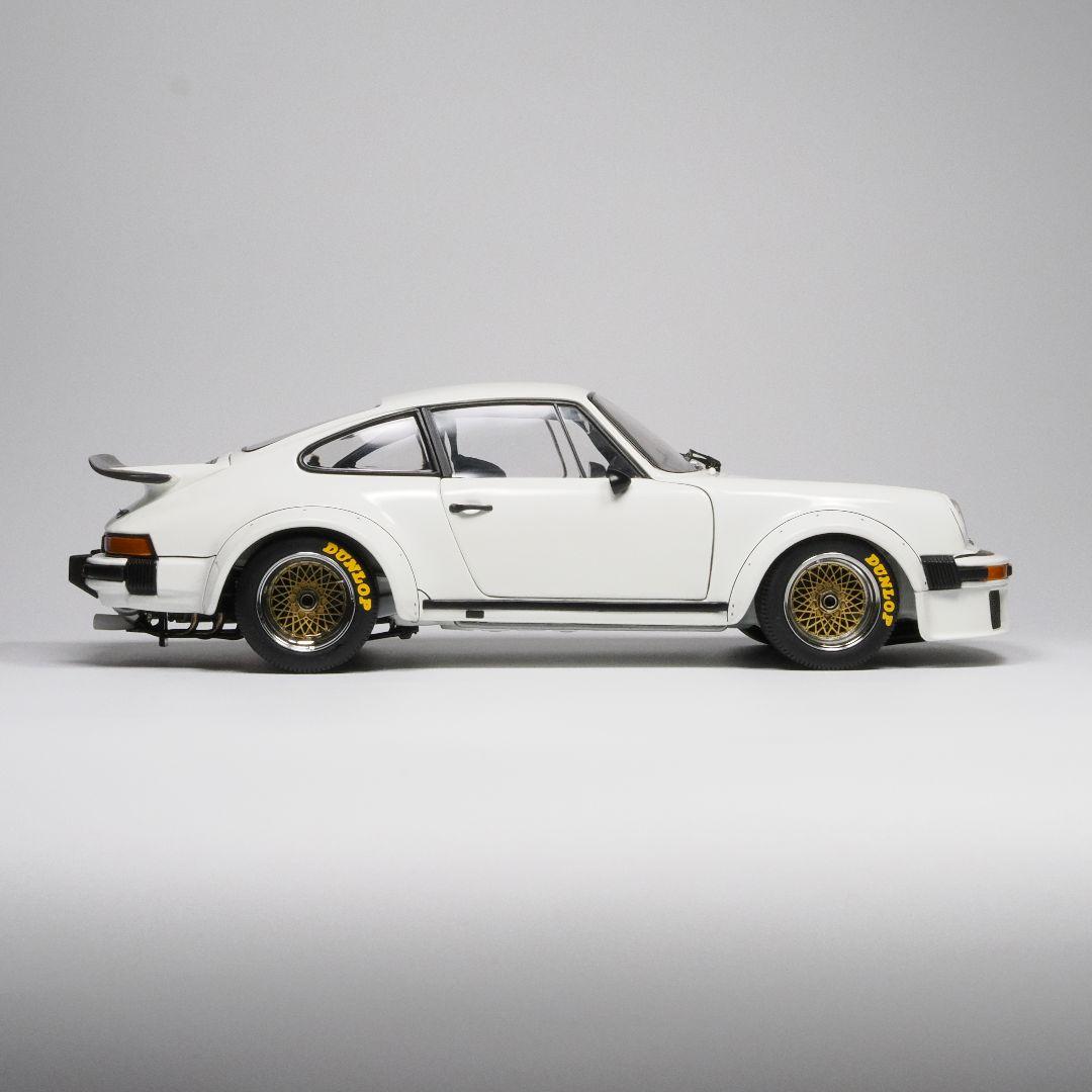 エグゾト 1/18 ポルシェ934RSR ホワイト EXOTO