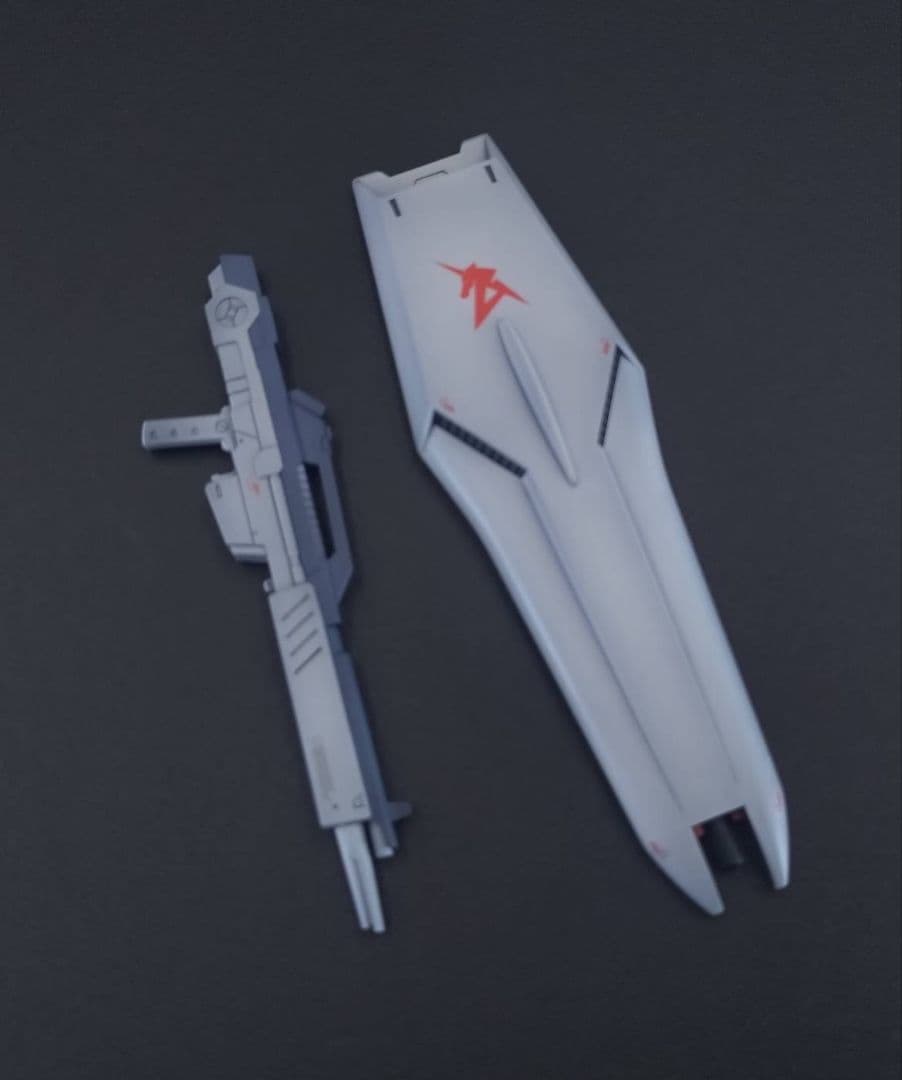 ガンプラ　完成品　EG　1/144 νガンダム