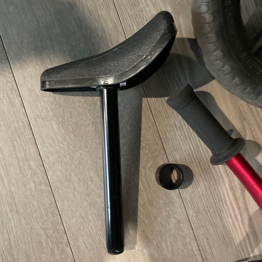 ストライダー　パーツ　サドル　ハンドル　タイヤ