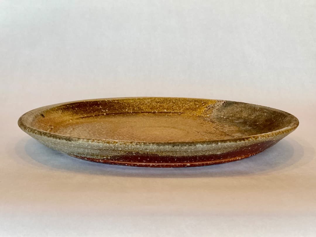 陶芸家：日本工芸会会長賞受賞の羽石修二 窯変炭化大皿 1988年