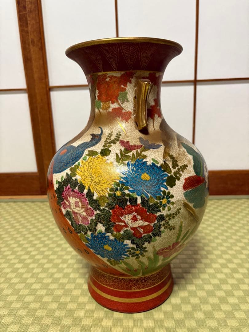 薩摩焼の壺、高さ38cm ※薩摩焼かどうか分かりません