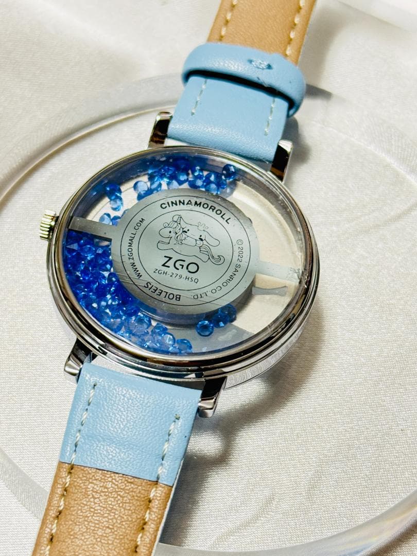 シナモンロール 宝石 ブルー サンリオ 腕時計 限定 海外 コラボ