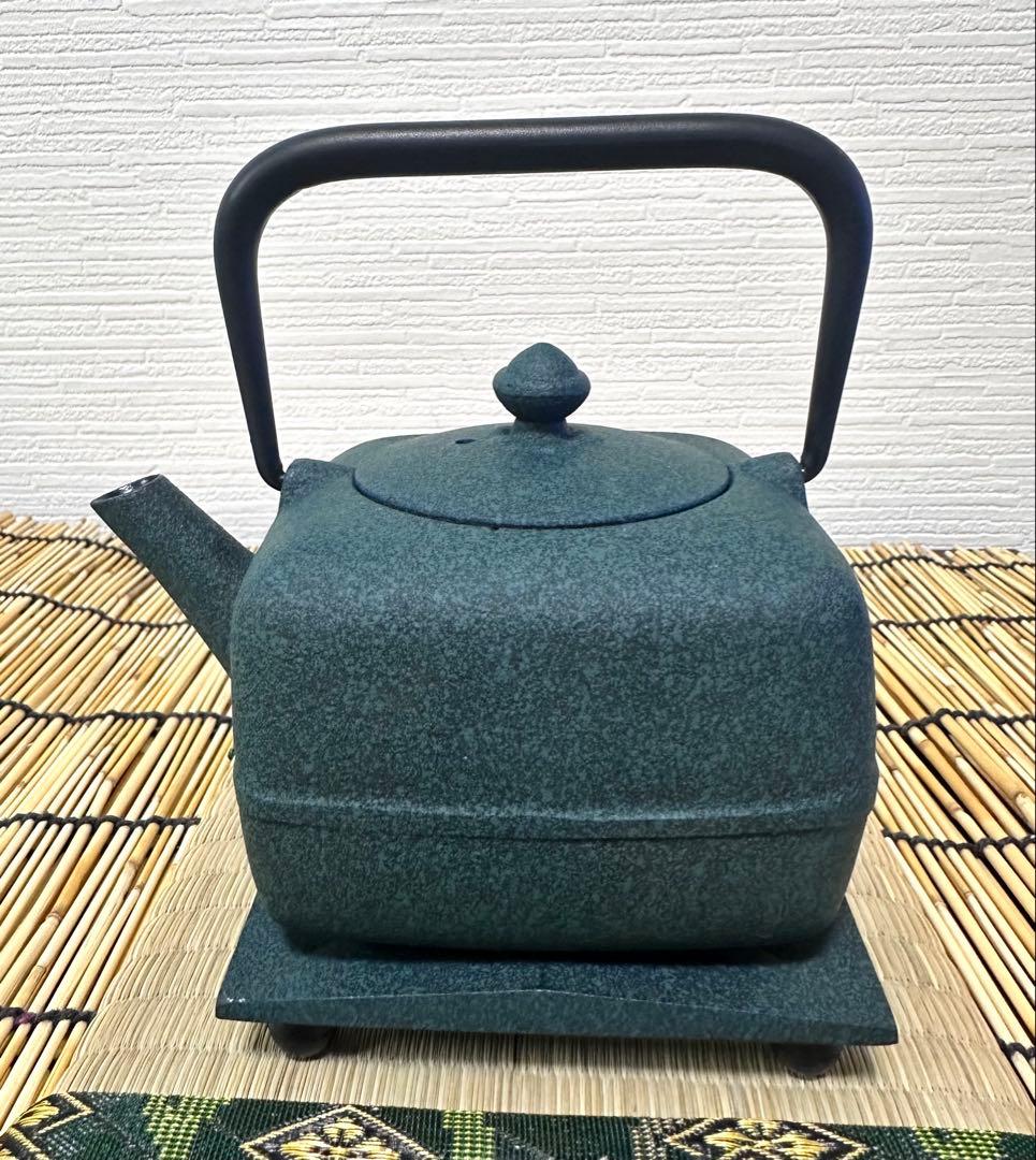 菊地保寿堂　奥山清行デザイン　ティーポット　よほうＳ　鉄瓶敷き　おりがみ①