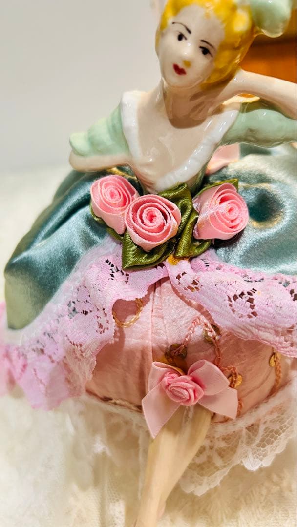 ハーフドール　ピンクッション　脚付き　ヴィンテージ品