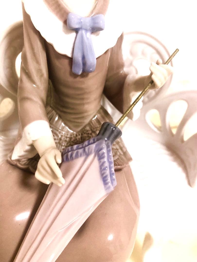 リヤドロ　LLADRO【ベンチに座る女性】WATING IN THA PARK