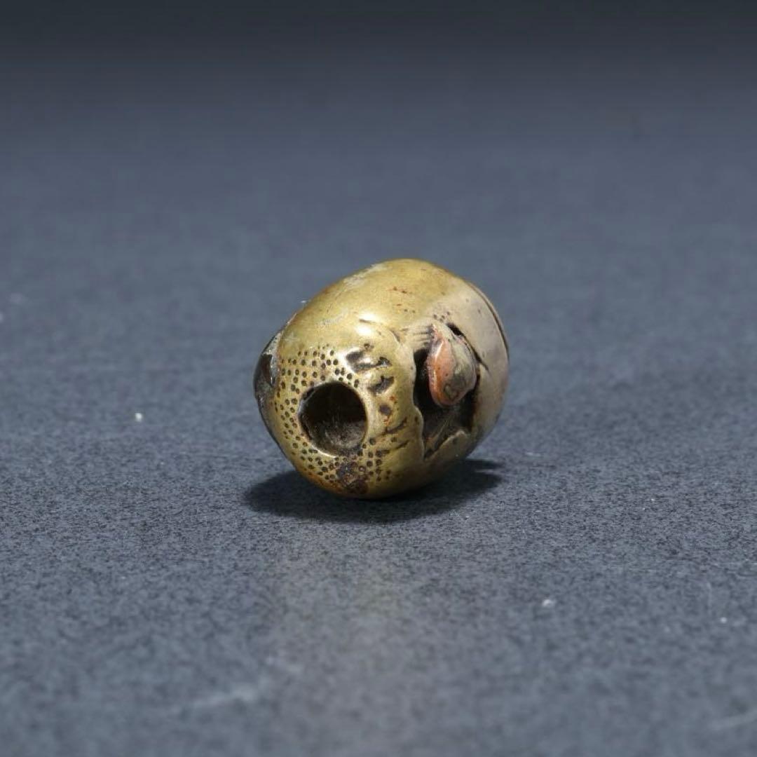 緒締め玉　壺に唐子　提げもの　金属　金工　R1644