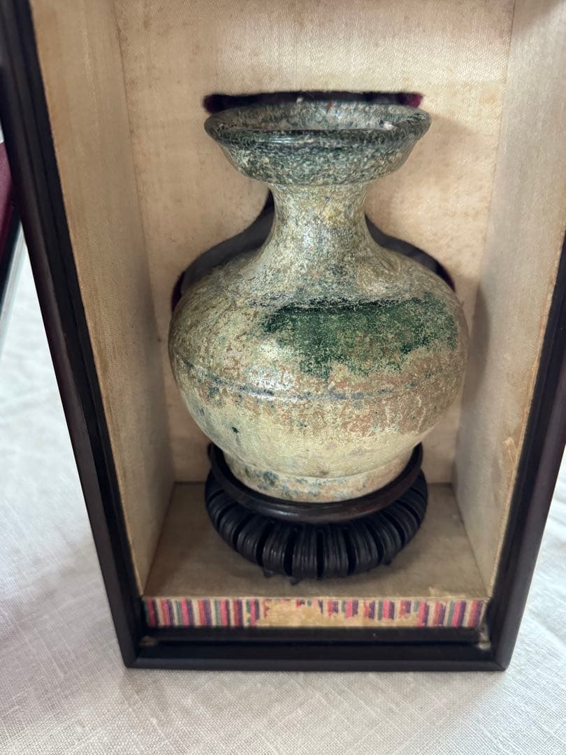 漢緑釉壺　銀化