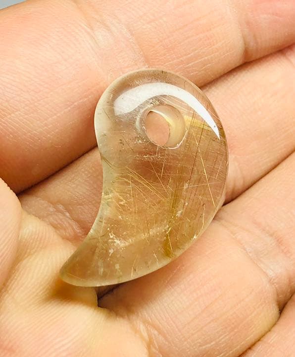 オリーブ（ルチルクォーツ勾玉①