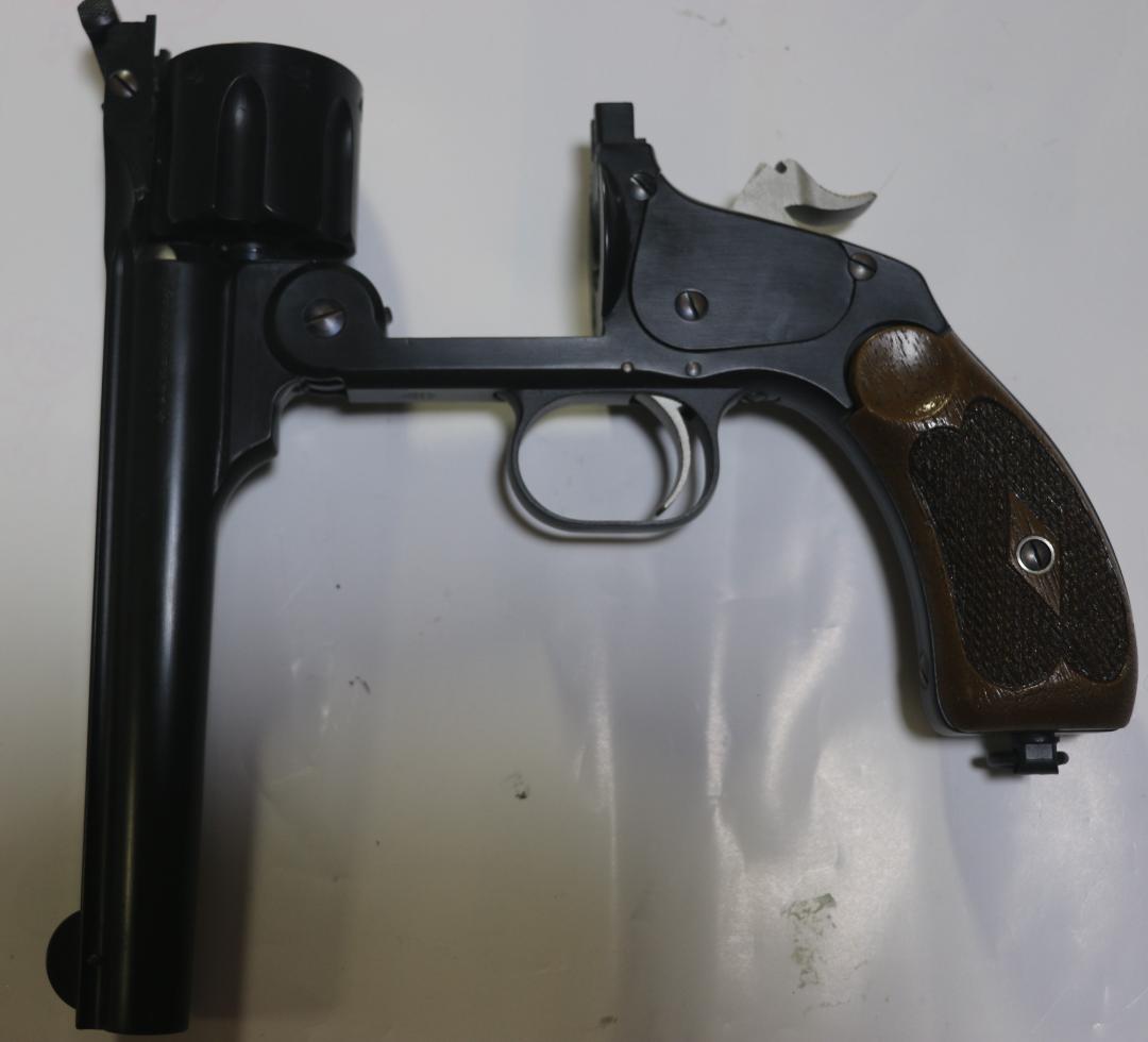 超希少　六研製　プラモデル 大日本帝国海軍3番型拳銃　無可動鑑賞用 合法品