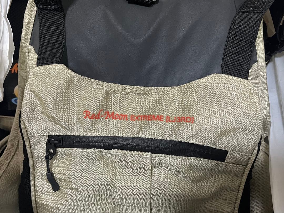 マズメ ゲームベスト レッドムーン 実釣未使用 美品