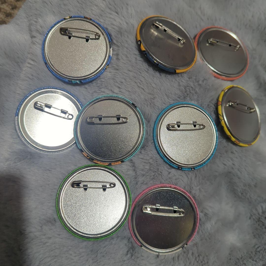 自分ツッコミくま　東京　缶バッチ クリスマスケーキおまけ缶バッチ