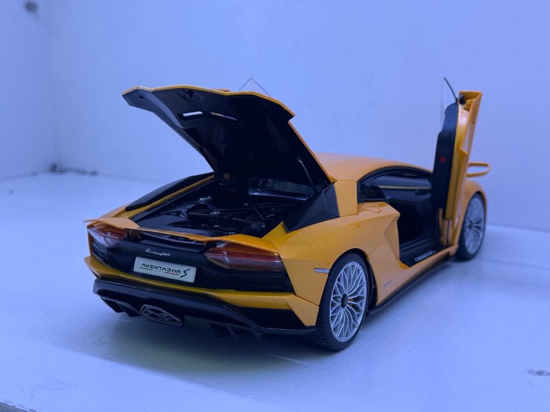 オートアート 1/18アヴェンタドールS