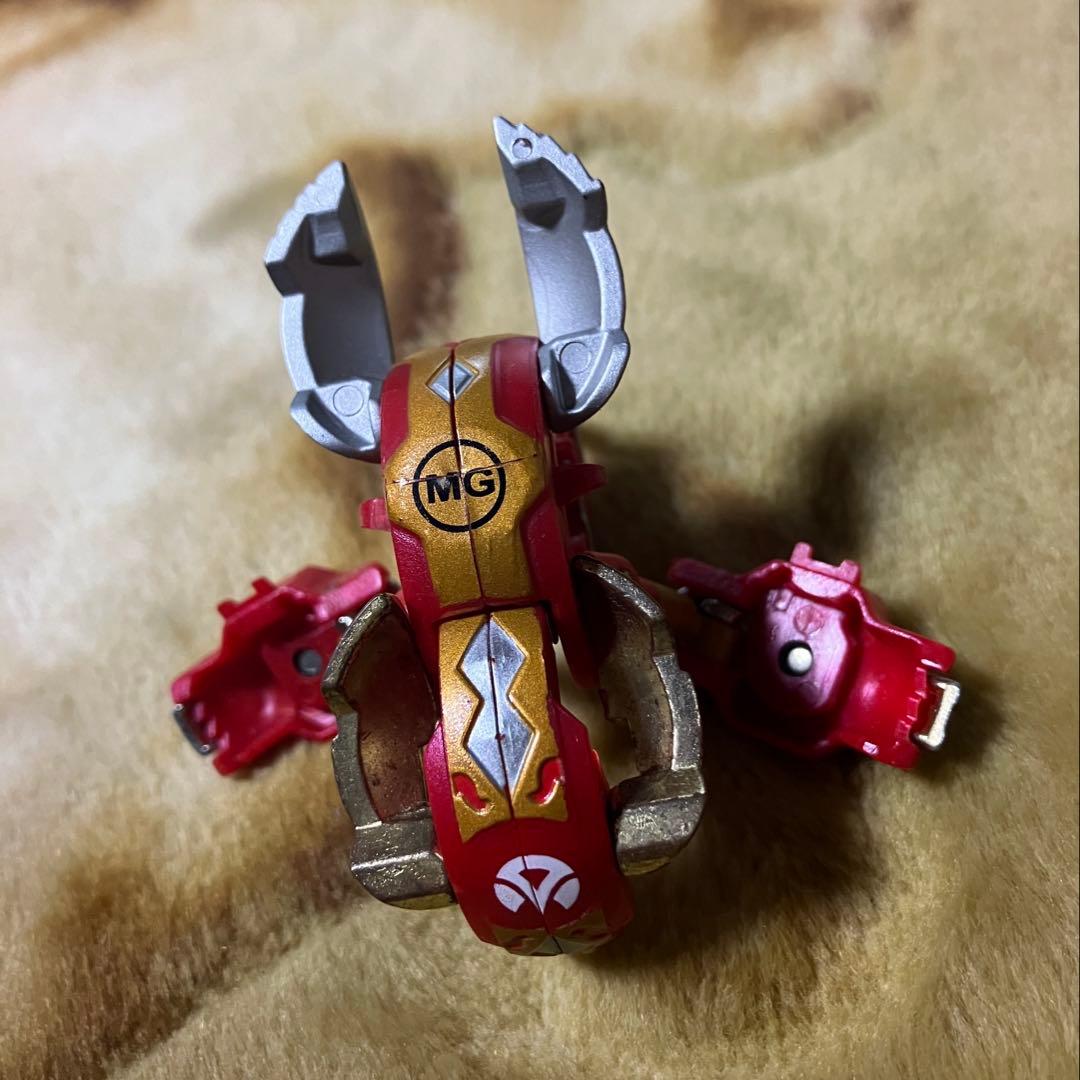 統タヴァネル　レッド　非売品　爆丸