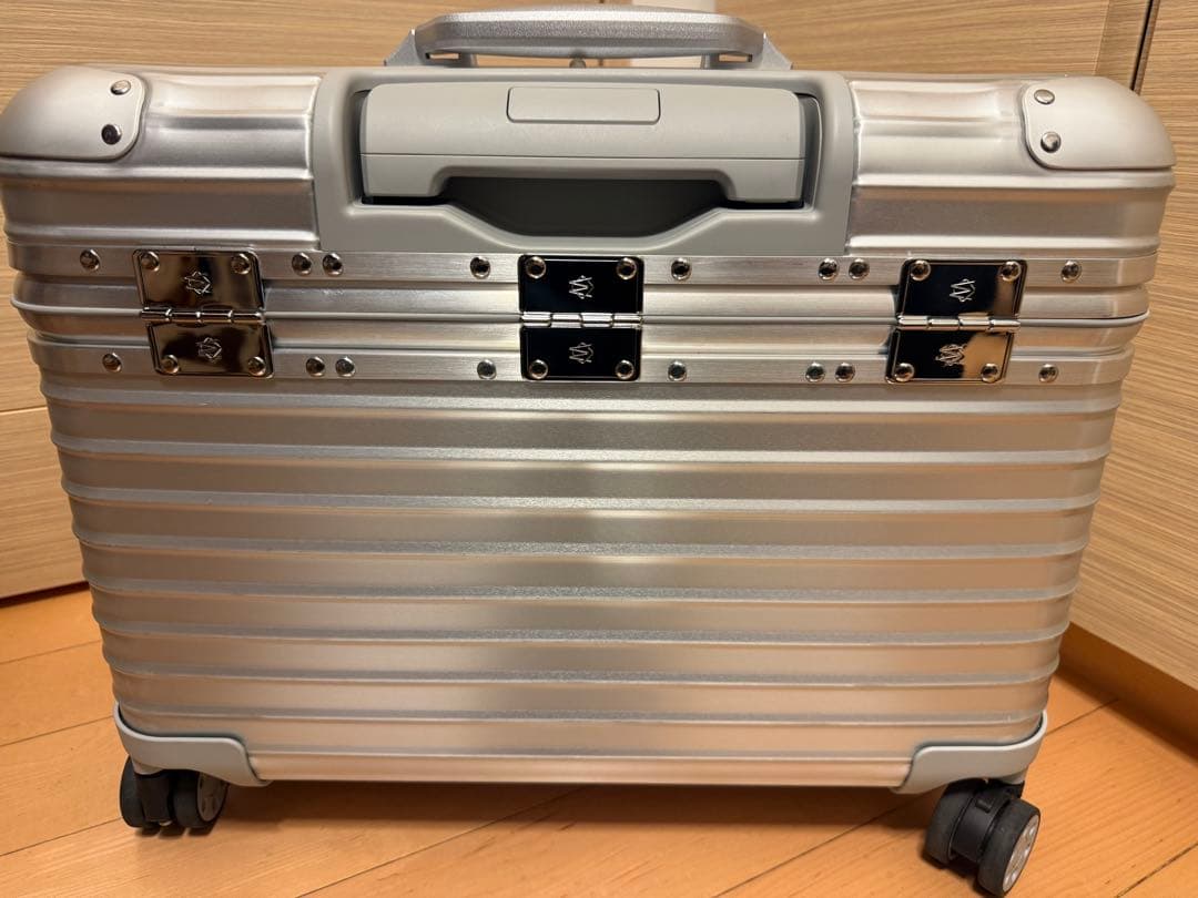 t*m様 RIMOWA パイロット