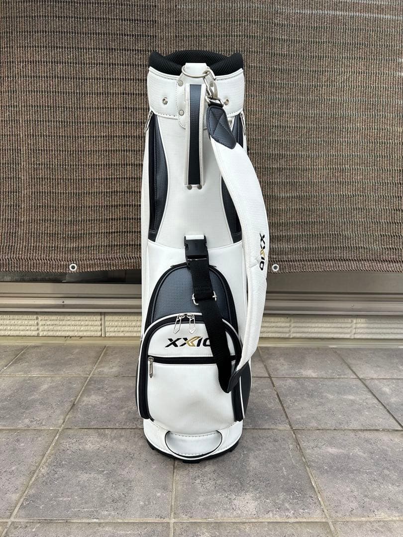 XXIO(ゼクシオ)キャディバッグ ホワイト/ブラック ツートン(微値下げ可能)