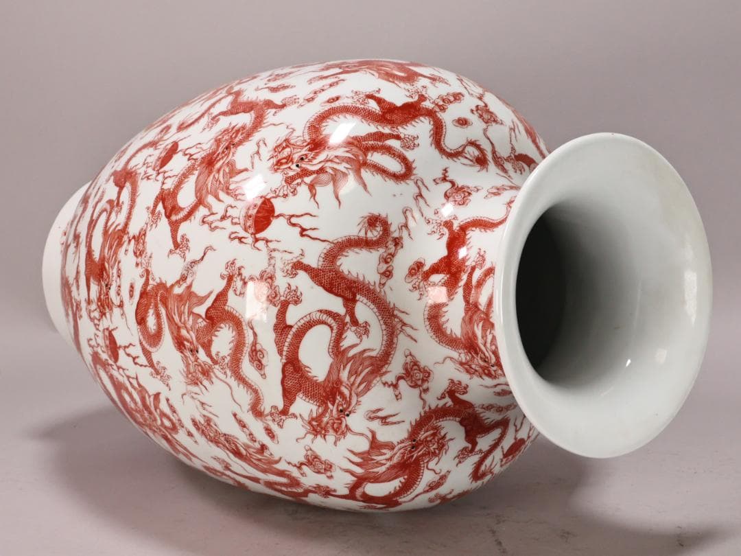 BK217　中国古玩　大清乾隆年製 銘　紅釉郡龍文様　花瓶　飾壷　壺　高40㎝