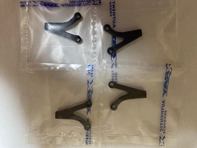 xray-アッパーアームXS新品-1台分