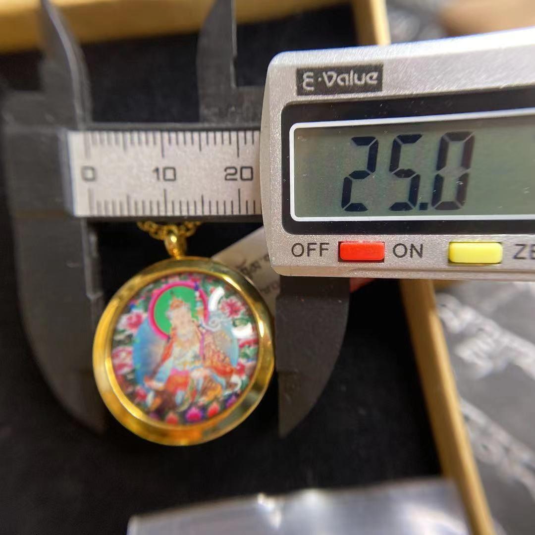 蓮花生大師喚呪文+徳格印経院の土香丸+七彩舎利+紅花+法米+彩布+金剛杵