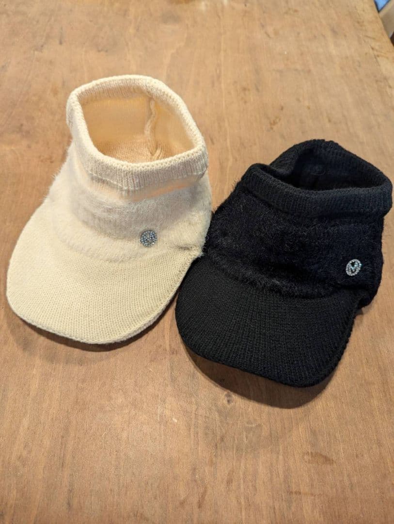 サンバイザーホワイト ニット帽 ゴルフ スポーツ　防寒 耳カバー 毛糸 ファー