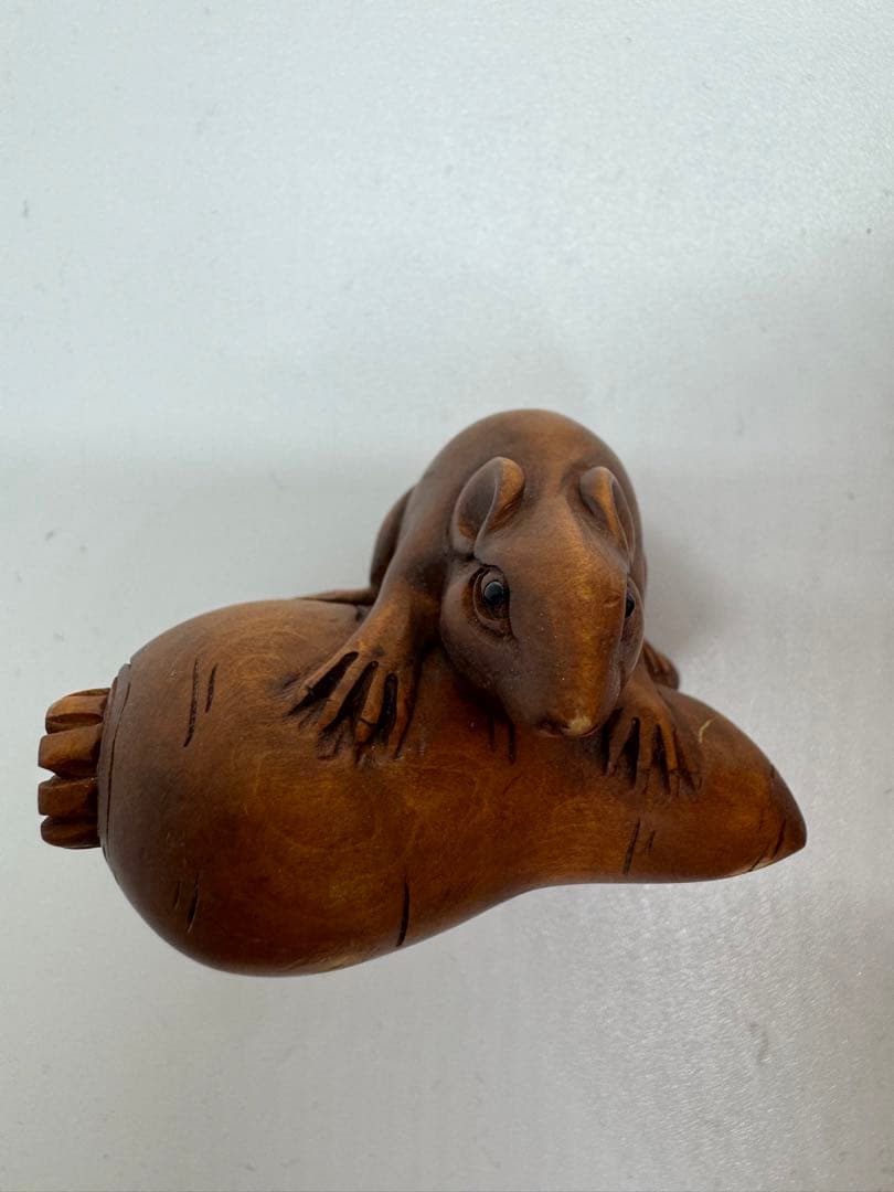 【美品】ネズミ 鼠 根付 木彫 置物 工芸品 美術品 骨董 光玉 在銘