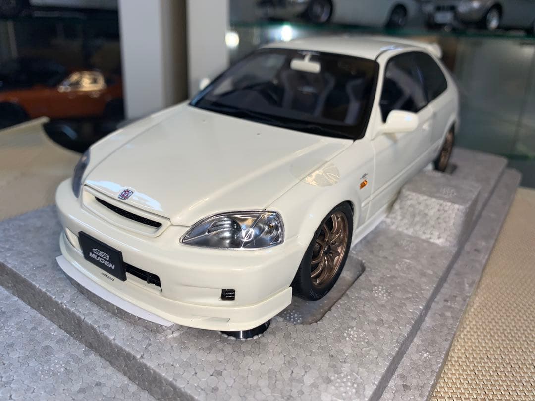 MOTOR HELIX 1/18 ホンダシビックtypeR(ホワイト)