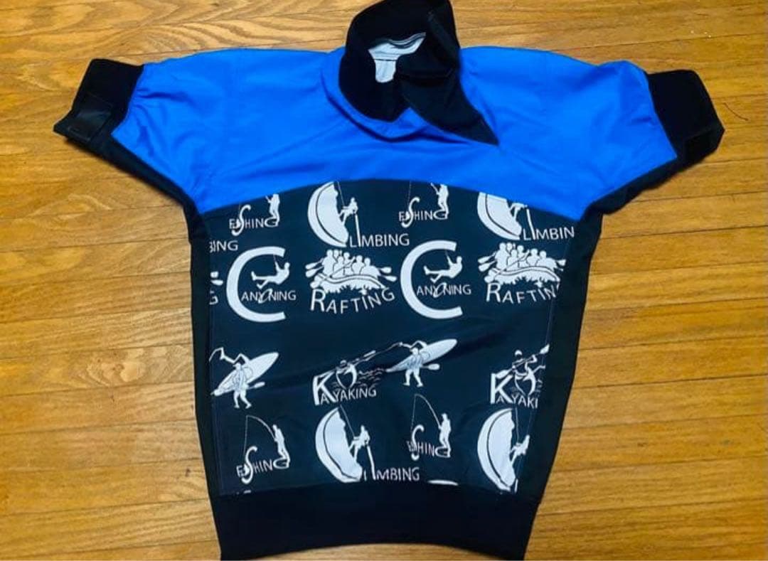 アクティビティデザイン フード付きスポーツウェア