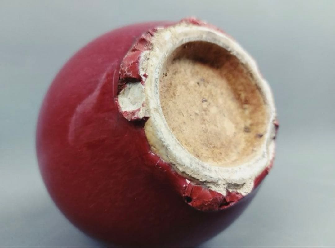 中国古美術品　清の時代　郎窯紅　天球瓶　花瓶　高さ約18cm