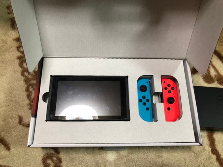 Nintendo Switch Joy-Con2つとカセット4つ【値段交渉あり】
