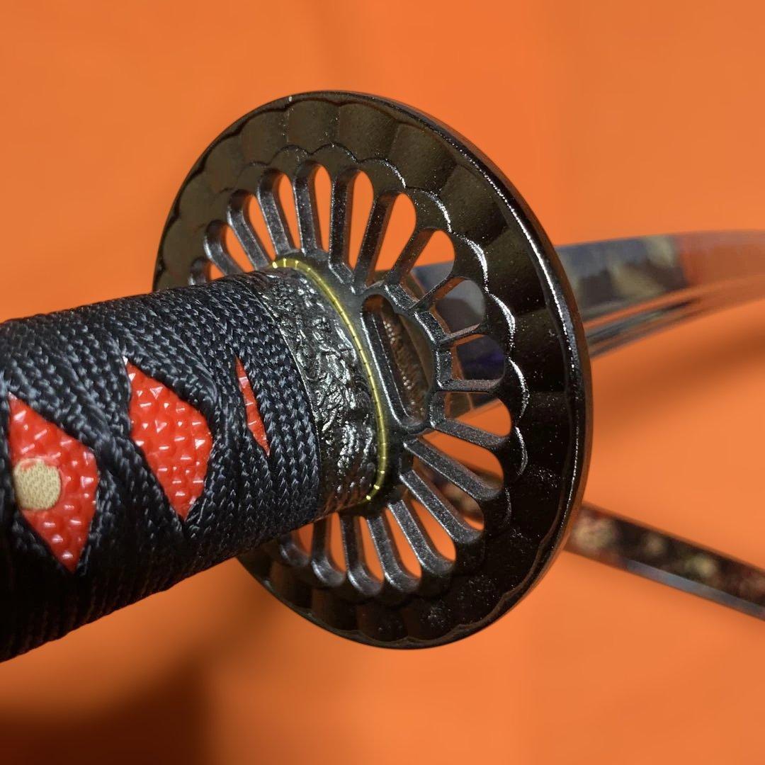 高級模造刀 前田慶次郎拵え 黒柄赤鮫皮 大輪透し鍔 赤黒斑ら呂鞘