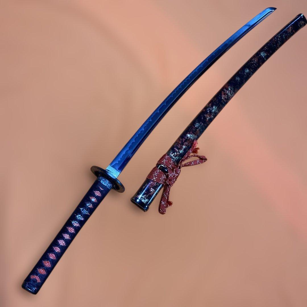 高級模造刀 前田慶次郎拵え 黒柄赤鮫皮 大輪透し鍔 赤黒斑ら呂鞘