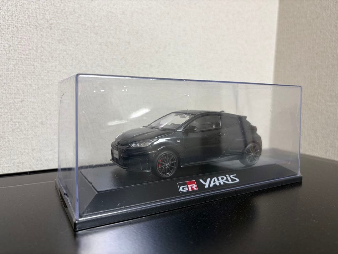 GR YARIS カラーサンプル プレシャスブラックパール