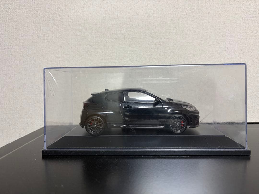 GR YARIS カラーサンプル プレシャスブラックパール