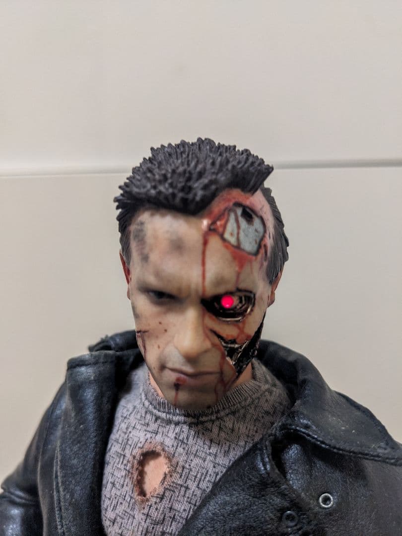 ホットトイズ ターミネーターT800バトルダメージ1/6 フィギュアMMS238