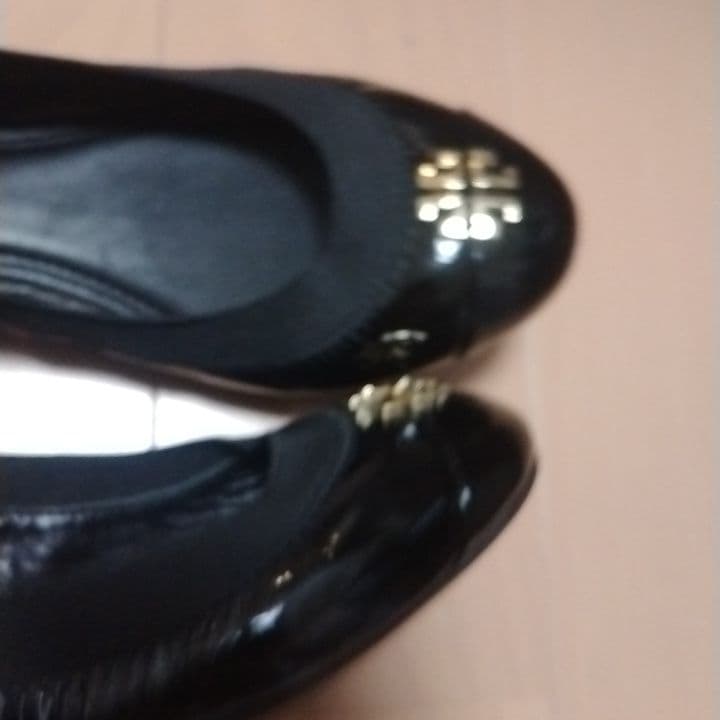 1回着用　トリーバーチ　サイズ6　黒色　エナメル　バレエシューズ　フラット