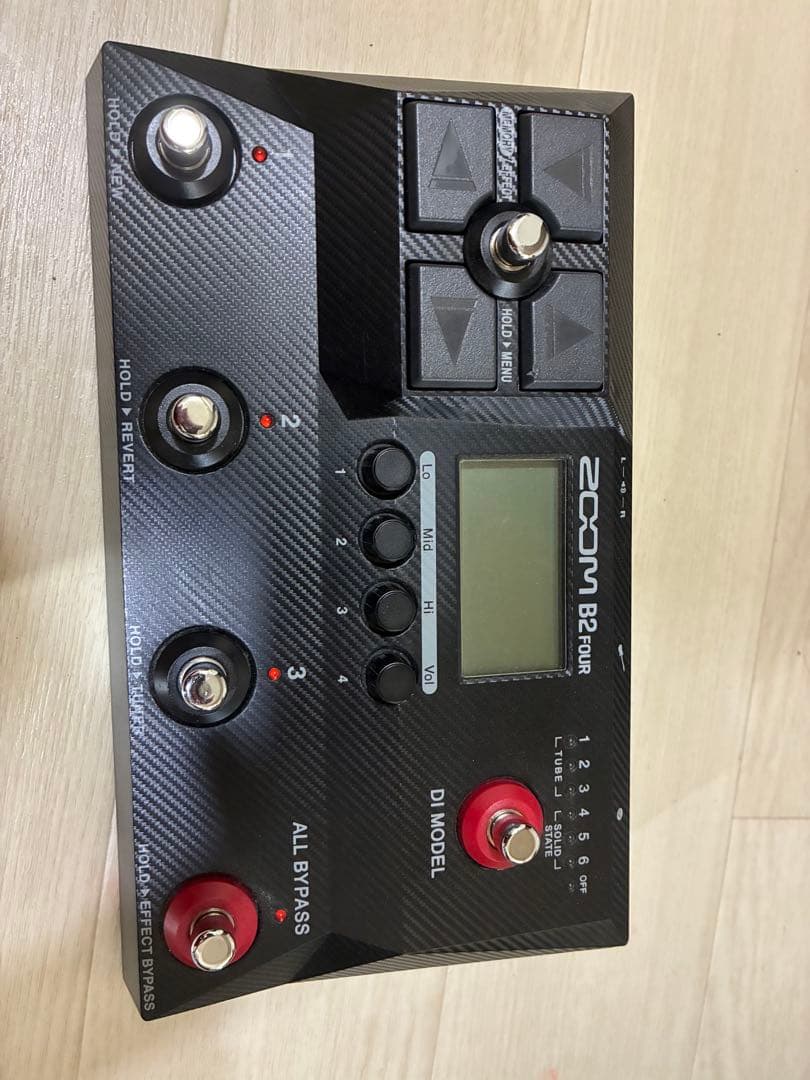Zoom B2 FOUR ベースエフェクター