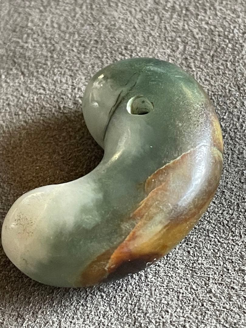 古墳時代　勾玉　硬玉　翡翠　瑪瑙　出土品31g