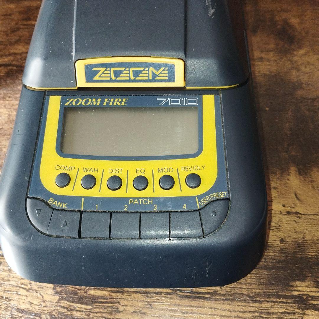 ZOOM FIRE 7010 ギターエフェクター　内蔵スピーカー