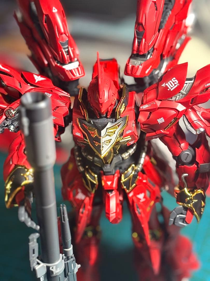 S*i様 海外製プラモデル　真紅の三倍速 MGシナンジュ似